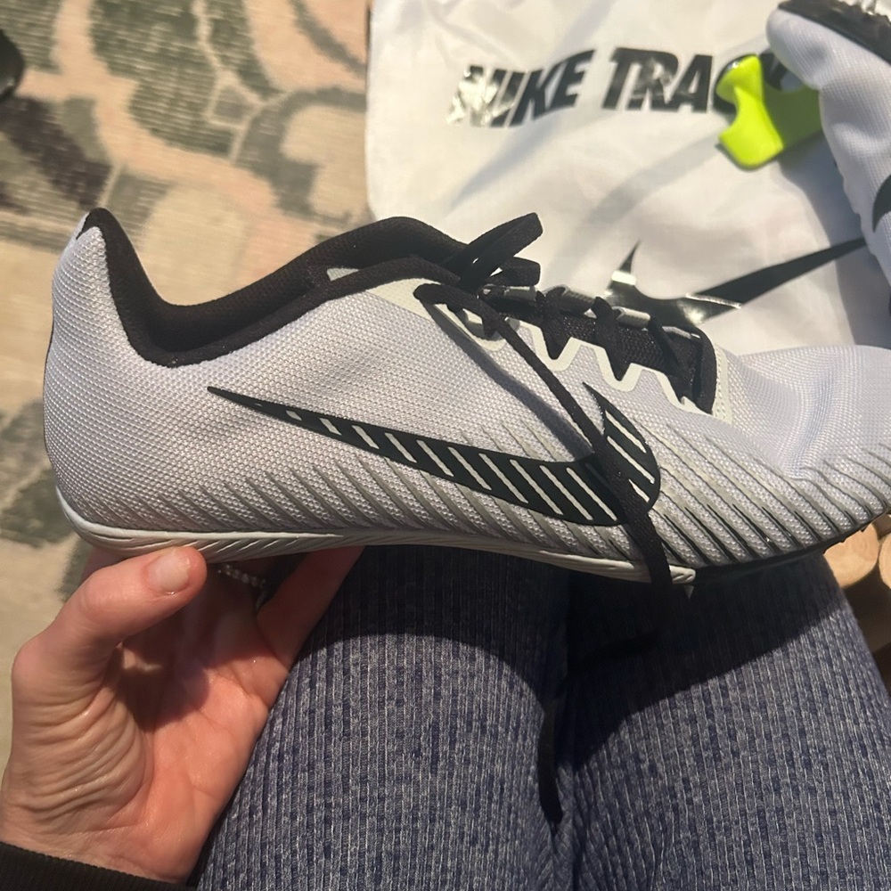 Nike Air Zoom Rival M 9 Spikes in Pure Platinum and Black - Picture 5 of 11